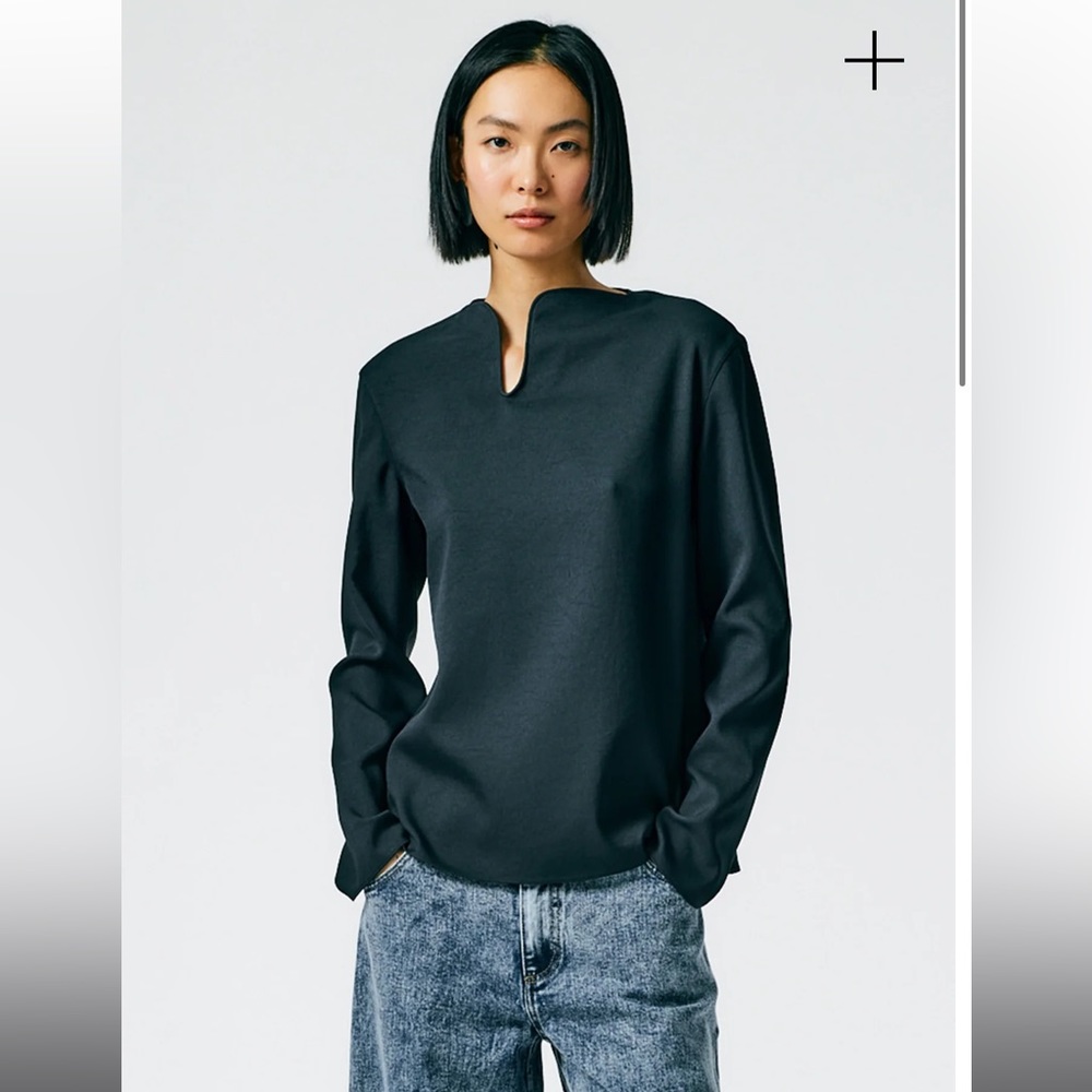 Tibi Chalky Drape
Squiggly Neck Long
Sleeve Top